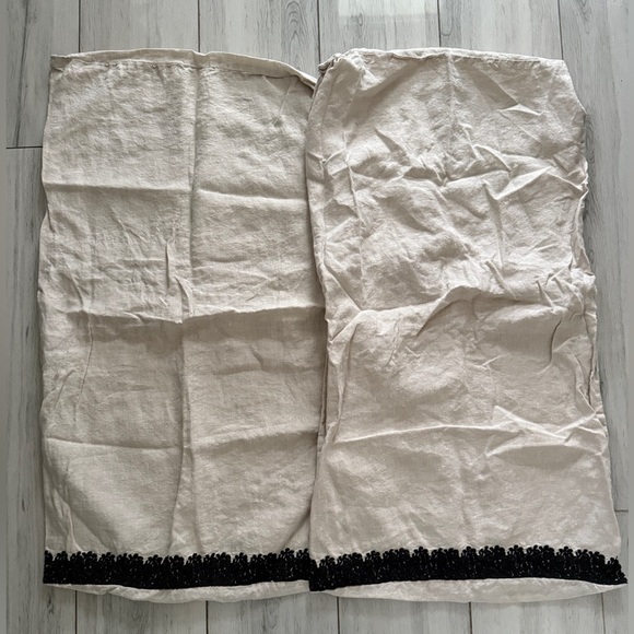 2 West Elm King Linen Pillow Cases 20×36 Beige With Black Flower Embroidery - Picture 1 of 9
